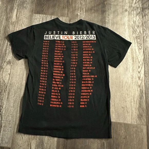 🎱 2/$25 Justin Bieber Concert Shirt - Picture 3 of 4